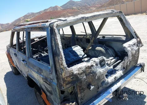 1987 Jeep Cherokee Laredo from USA, damaged, VIN 1JCML784XHT065715